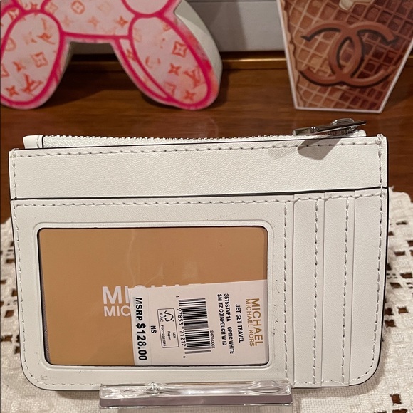 Michael Kors Glossy White Card Holder - Picture 2 of 3